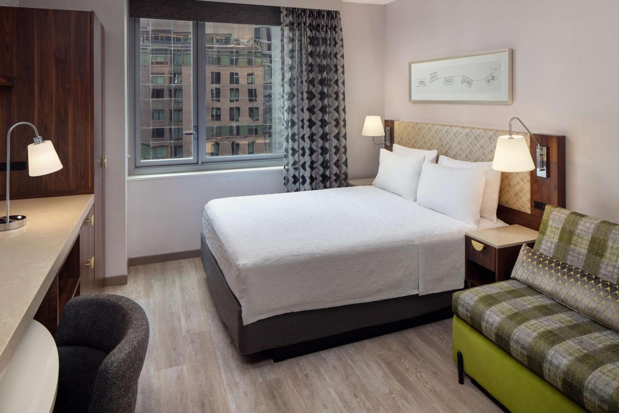 Home2 Suites By Hilton New York Times Square Екстер'єр фото